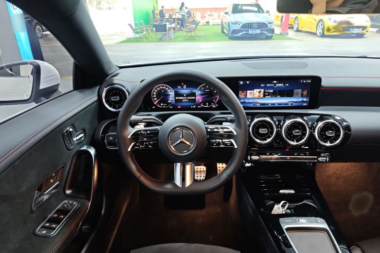 Used Mercedes-Benz CLA 2024-Year Facelifted CLA 200 Interior 4