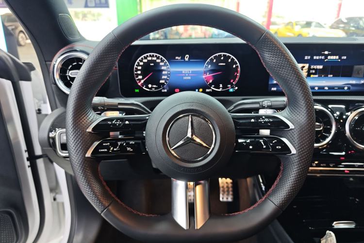 Used Mercedes-Benz CLA 2024-Year Facelifted CLA 200 Interior 5