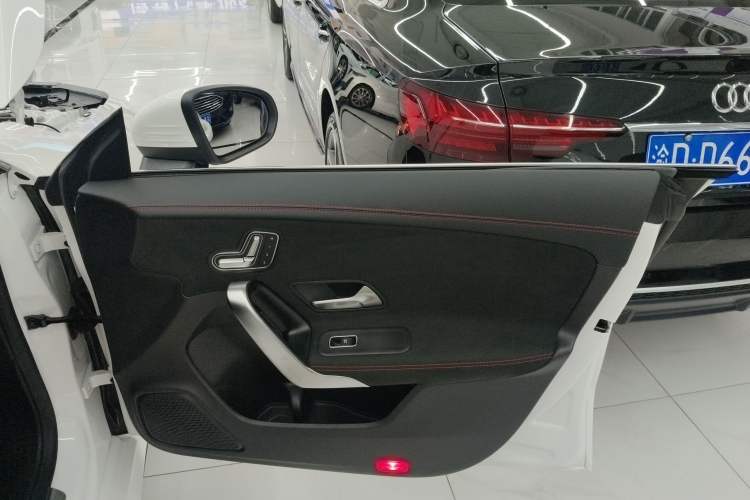 Used Mercedes-Benz CLA 2024 CLA 200 Shooting Brake Interior 5