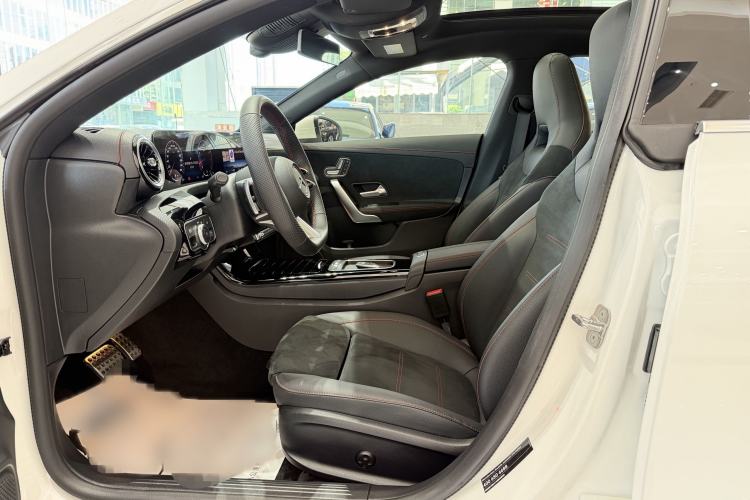 Used Mercedes-Benz CLA 2024 CLA 200 Shooting Brake Interior 5