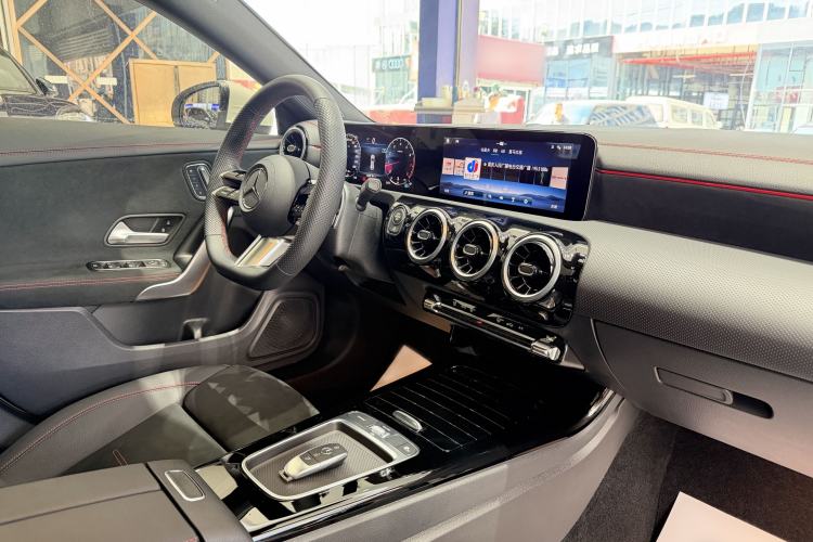 Used Mercedes-Benz CLA 2024 CLA 200 Shooting Brake Interior 6