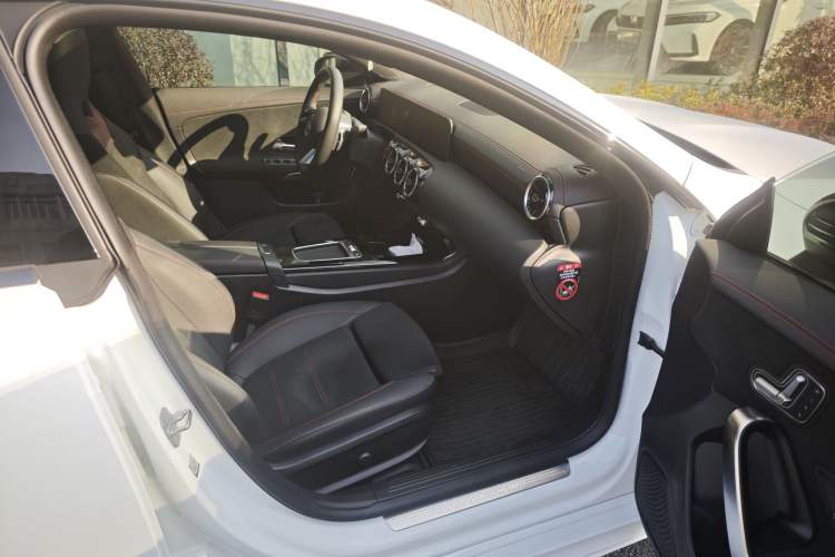 Used Mercedes-Benz CLA 2024 CLA 200 Shooting Brake Interior 7