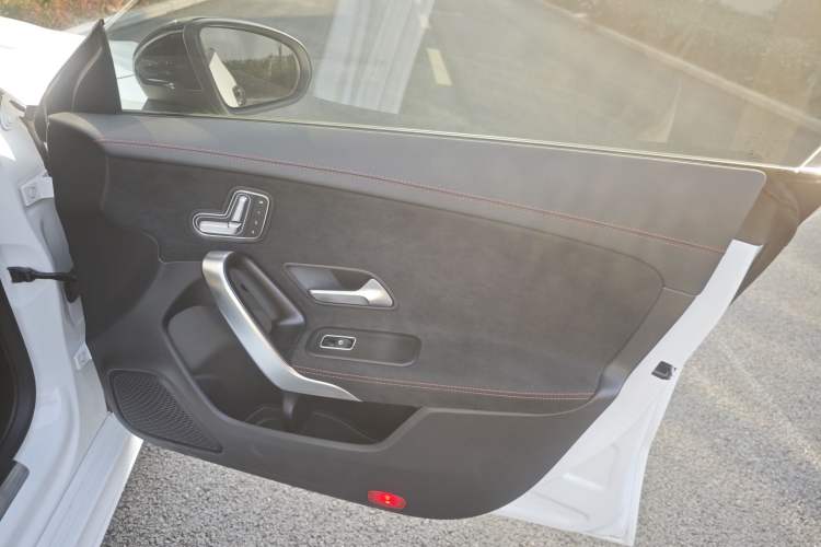 Used Mercedes-Benz CLA 2024 CLA 200 Shooting Brake Interior 8
