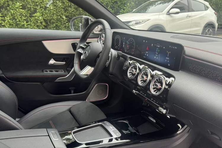Used Mercedes-Benz CLA 2024 CLA 220 Interior 9