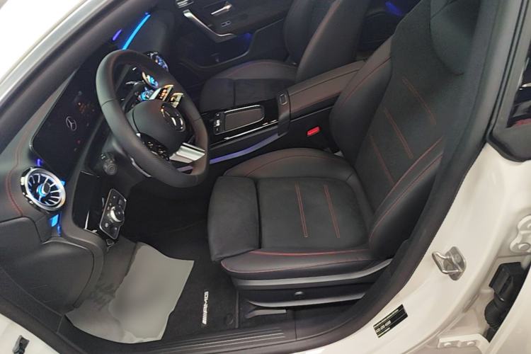 Used Mercedes-Benz CLA 2024 Facelifted CLA 200 Shooting Brake Left Front Seat
