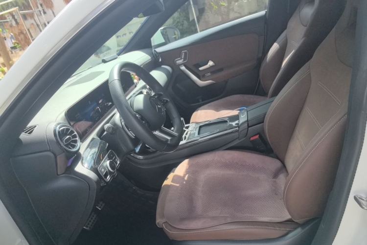 Used Mercedes-Benz CLA 2024-Year Facelifted CLA 200 Left Front Seat
