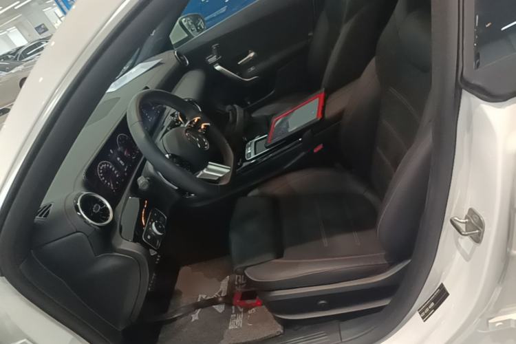 Used Mercedes-Benz CLA 2024-Year Facelifted CLA 200 Left Front Seat