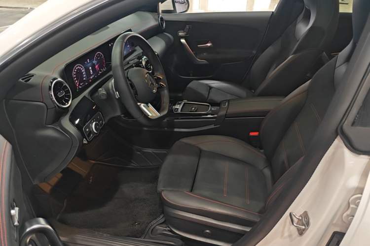 Used Mercedes-Benz CLA 2024-Year Facelifted CLA 200 Left Front Seat