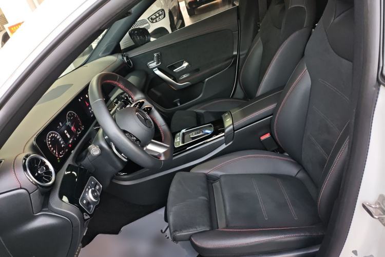 Used Mercedes-Benz CLA 2024 Facelifted CLA 200 Shooting Brake Left Front Seat