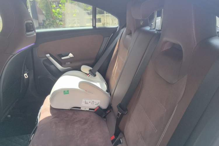Used Mercedes-Benz CLA 2024-Year Facelifted CLA 200 Left Rear Seat