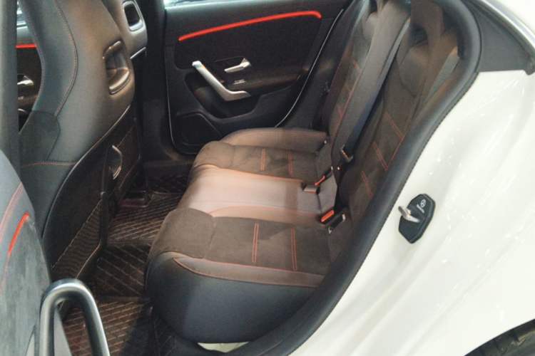 Used Mercedes-Benz CLA 2024-Year Facelifted CLA 200 Left Rear Seat