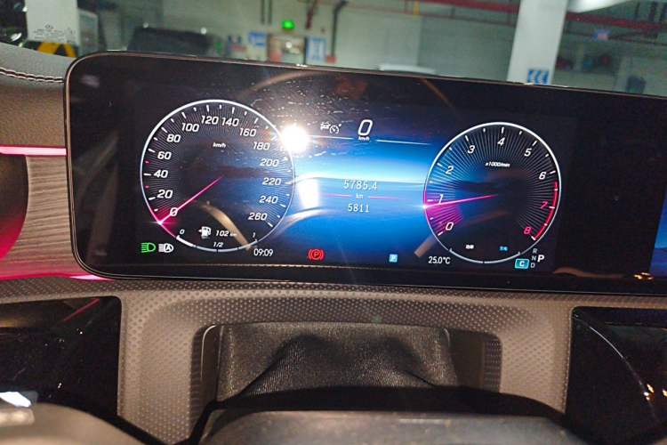 Used Mercedes-Benz CLA 2024 Facelifted CLA 260 4MATIC Shooting Brake Odometer Close Up