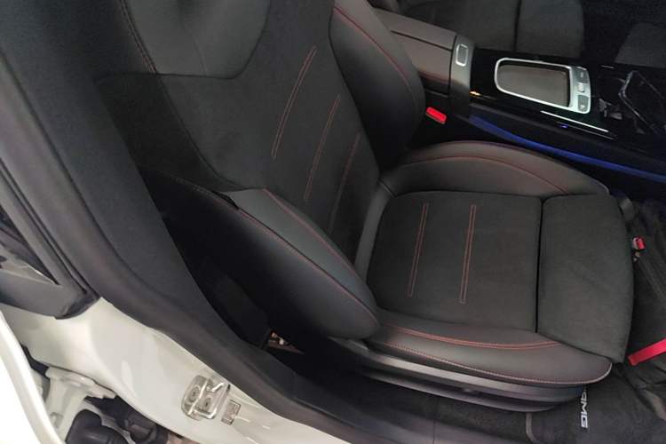 Used Mercedes-Benz CLA 2024 Facelifted CLA 200 Shooting Brake Right Front Seat