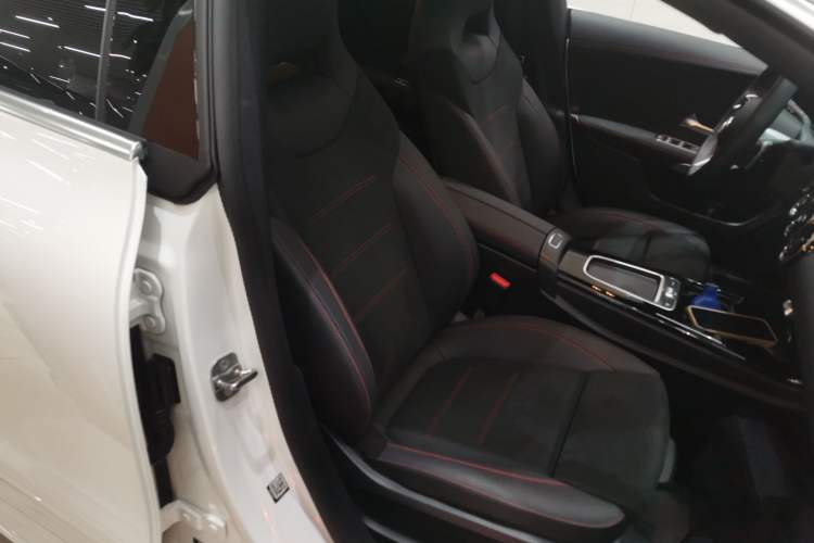 Used Mercedes-Benz CLA 2024 Facelifted CLA 200 Shooting Brake Right Front Seat