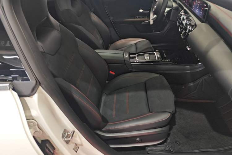 Used Mercedes-Benz CLA 2024-Year Facelifted CLA 200 Right Front Seat