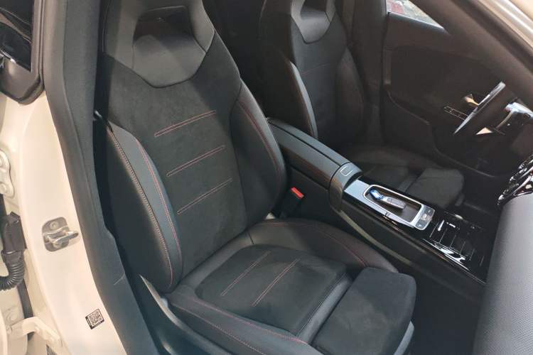 Used Mercedes-Benz CLA 2024 Facelifted CLA 200 Shooting Brake Right Front Seat