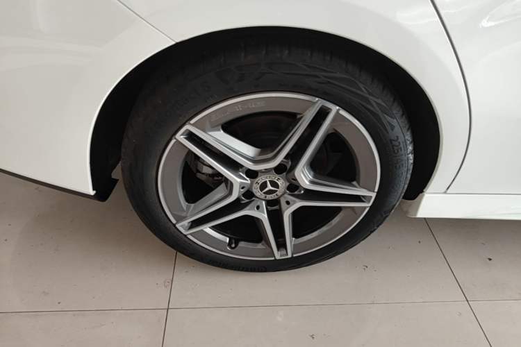 Used Mercedes-Benz CLA 2024-Year Facelifted CLA 200 Right Rear Wheel Hub