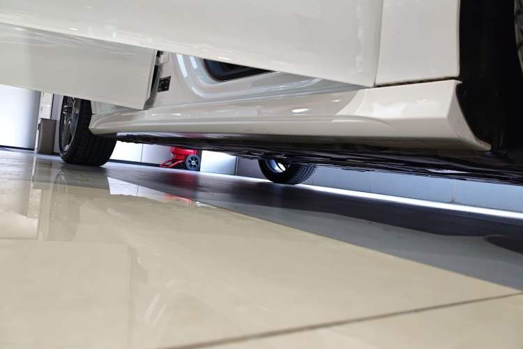 Used Mercedes-Benz CLA 2024 Facelifted CLA 200 Shooting Brake Right Side Sill