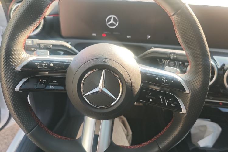 Used Mercedes-Benz CLA 2024 CLA 200 Shooting Brake Steering Wheel
