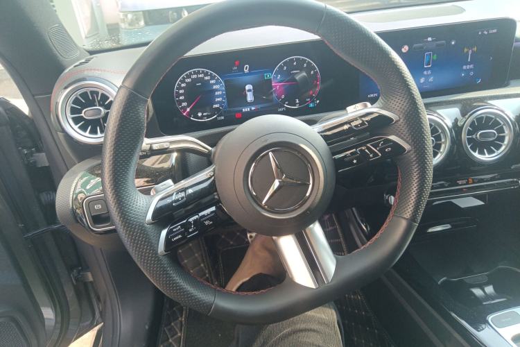 Used Mercedes-Benz CLA 2024 CLA 200 Shooting Brake Steering Wheel
