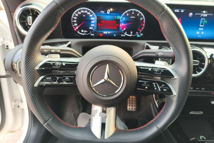 Used Mercedes-Benz CLA 2024 CLA 200 Shooting Brake Steering Wheel