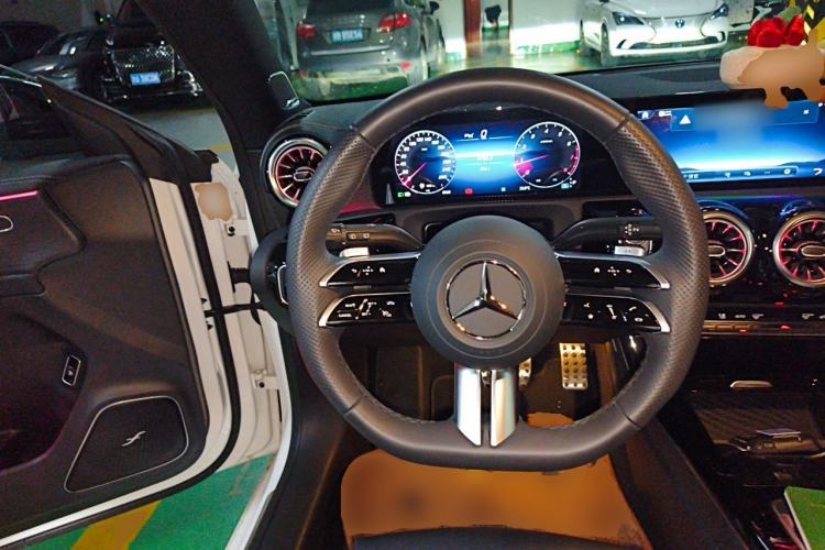 Used Mercedes-Benz CLA 2024 Facelifted CLA 260 4MATIC Shooting Brake Steering Wheel