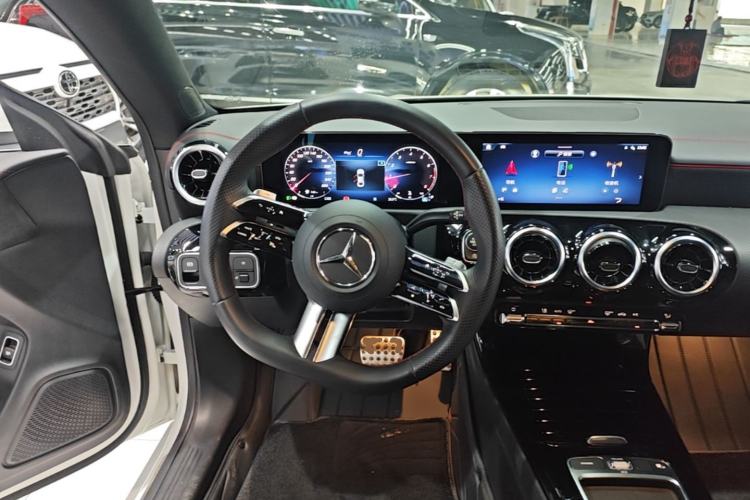 Used Mercedes-Benz CLA 2024-Year Facelifted CLA 200 Steering Wheel