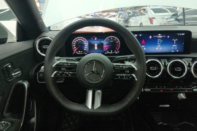Used Mercedes-Benz CLA 2024 CLA 200 Shooting Brake Steering Wheel