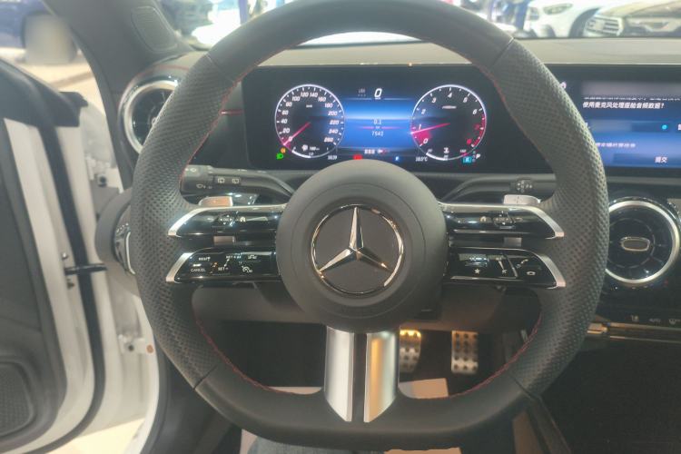 Used Mercedes-Benz CLA 2024 CLA 200 Shooting Brake Steering Wheel