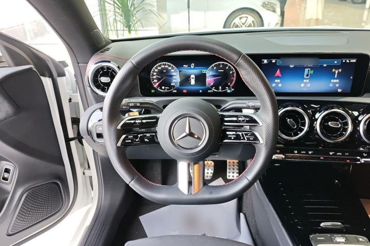 Used Mercedes-Benz CLA 2024 Facelifted CLA 200 Shooting Brake Steering Wheel