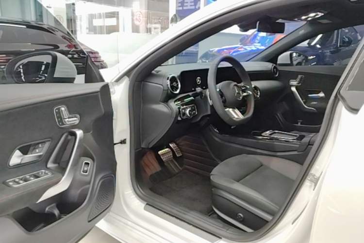 Used Mercedes-Benz CLA 2026 CLA 200 Shooting Brake Driver Seat