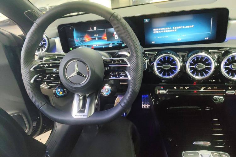 Used Mercedes-Benz CLA AMG 2025 AMG CLA 35 4MATIC Center Console