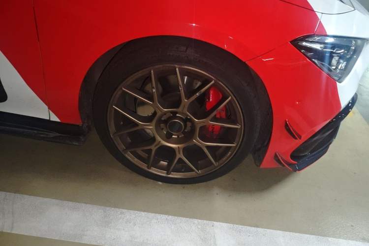 Used Mercedes-Benz CLA AMG 2021 AMG CLA 35 4MATIC Right Front Wheel Hub