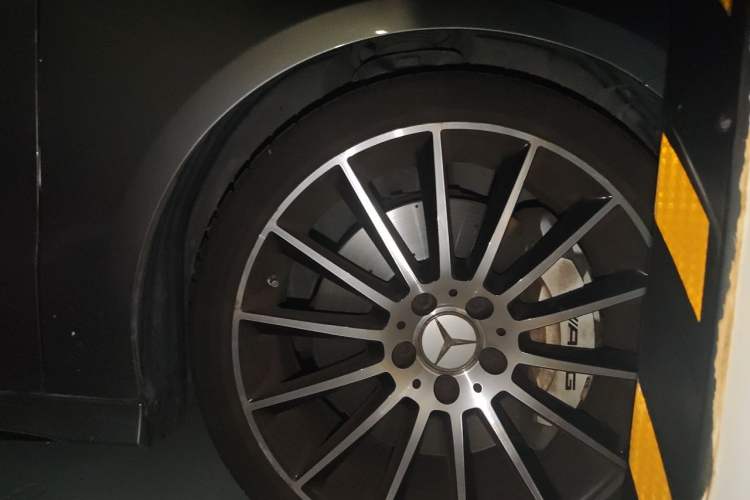 Used Mercedes-Benz CLA AMG 2022 AMG CLA 35 4MATIC Right Front Wheel Hub