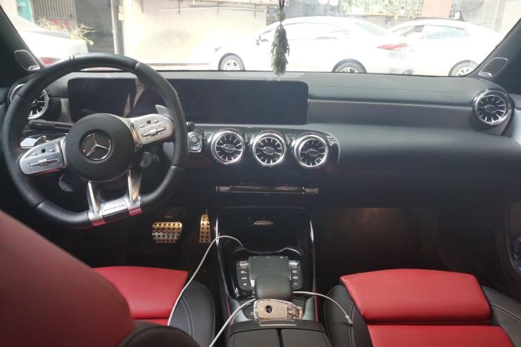 Used Mercedes-Benz CLA AMG 2023 AMG CLA 35 4MATIC Center Console