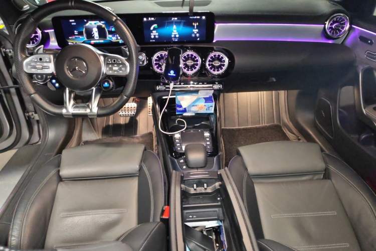 Used Mercedes-Benz CLA AMG 2023 AMG CLA 35 4MATIC Center Console