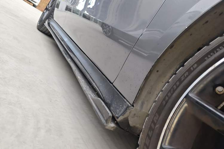 Used Mercedes-Benz CLA AMG 2023 AMG CLA 35 4MATIC Right Side Sill