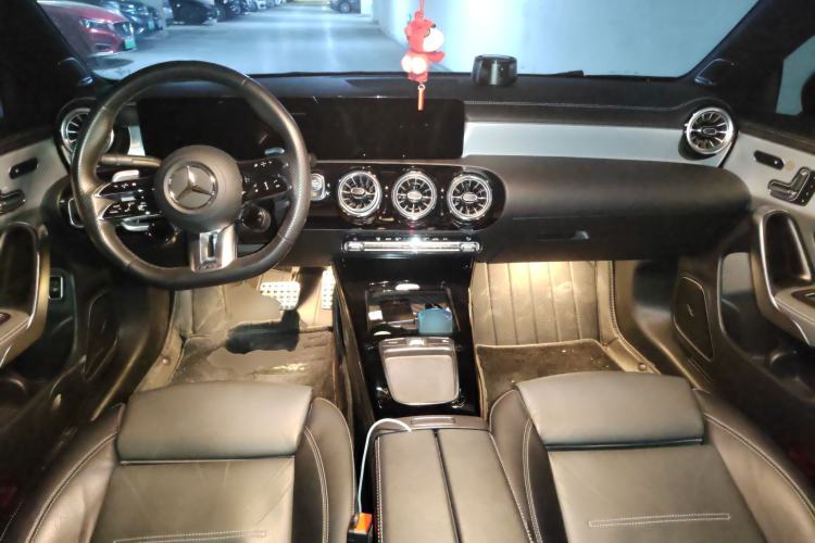 Used Mercedes-Benz CLA AMG 2024 AMG CLA 35 4MATIC Center Console