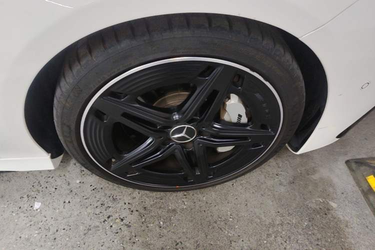 Used Mercedes-Benz CLA AMG 2024 Facelifted AMG CLA 35 4MATIC Right Front Wheel Hub