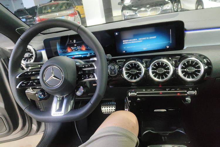 Used Mercedes-Benz CLA AMG 2025 AMG CLA 35 4MATIC Center Console