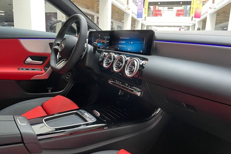 Used Mercedes-Benz CLA AMG 2025 AMG CLA 35 4MATIC Interior 4