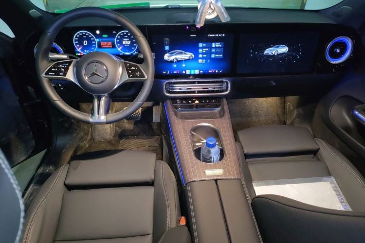 Used Mercedes-Benz CLA Electric 2025 300L Ultra-Long Range Smart Edition Center Console