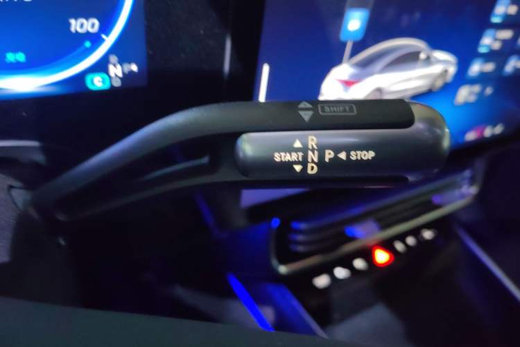 Used Mercedes-Benz CLA Electric 2025 300L Ultra-Long Range Smart Edition Gear Lever