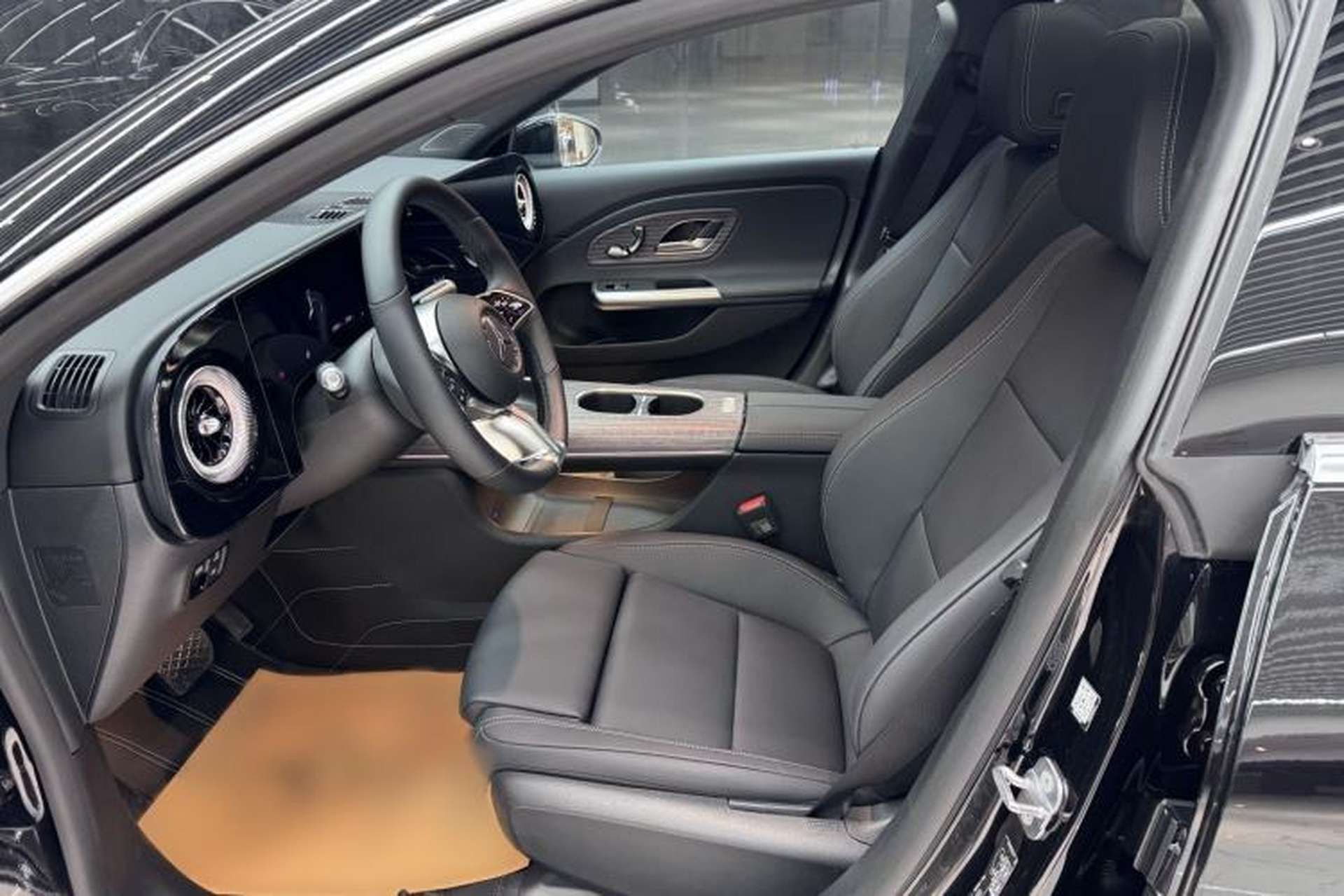 Used Mercedes-Benz CLA Electric 2025 300L Ultra-Long Range Smart Edition Interior 1