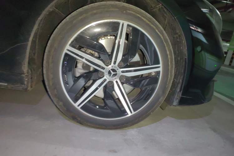 Used Mercedes-Benz CLA Electric 2025 300L Ultra-Long Range Smart Edition Right Front Wheel Hub