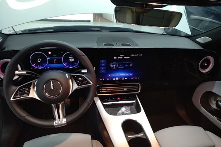 Used Mercedes-Benz CLA Electric 2025 300L Ultra-Long Range Version Center Console