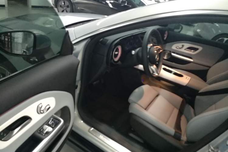 Used Mercedes-Benz CLA Electric 2025 300L Ultra-Long Range Version Driver Seat