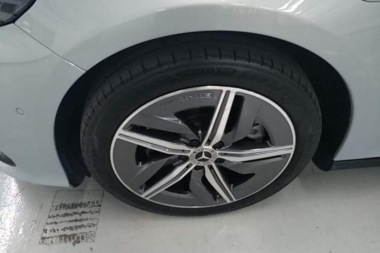 Used Mercedes-Benz CLA Electric 2025 300L Ultra-Long Range Version Left Front Wheel Hub