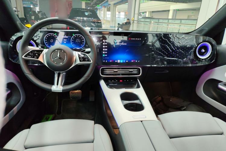 Used Mercedes-Benz CLA Electric 2025 300L Ultra-Long Range Version Center Console