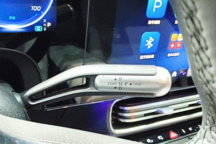 Used Mercedes-Benz CLA Electric 2025 300L Ultra-Long Range Version Gear Lever